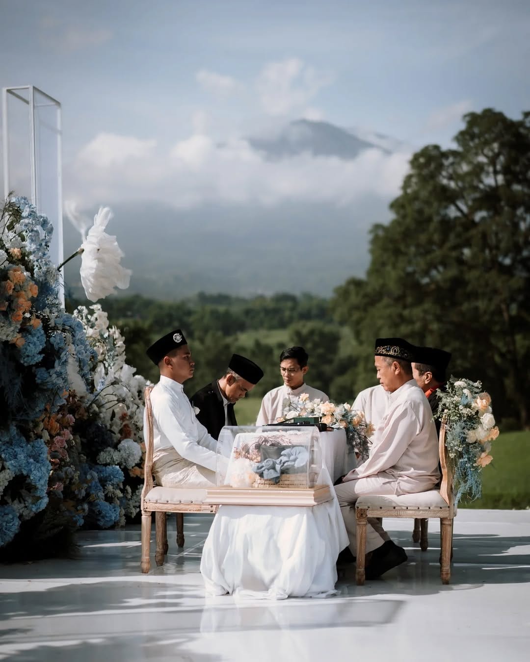 Post 3 by Wedding Decorate 🍃💐 on Instagram (carousel)