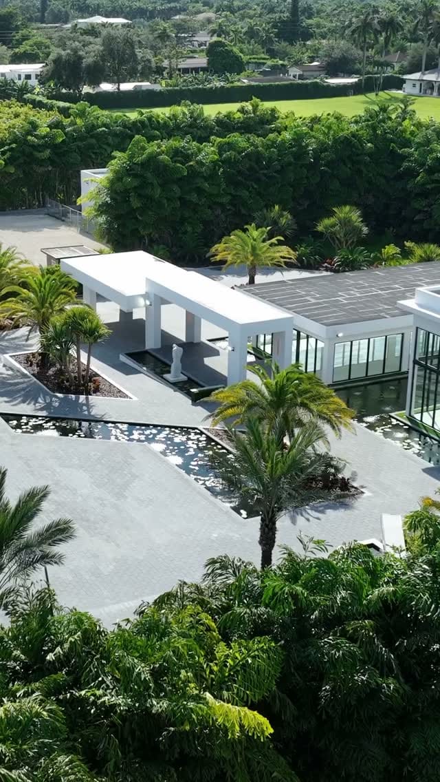 Post 2 by The Glass Venue on Instagram (video)