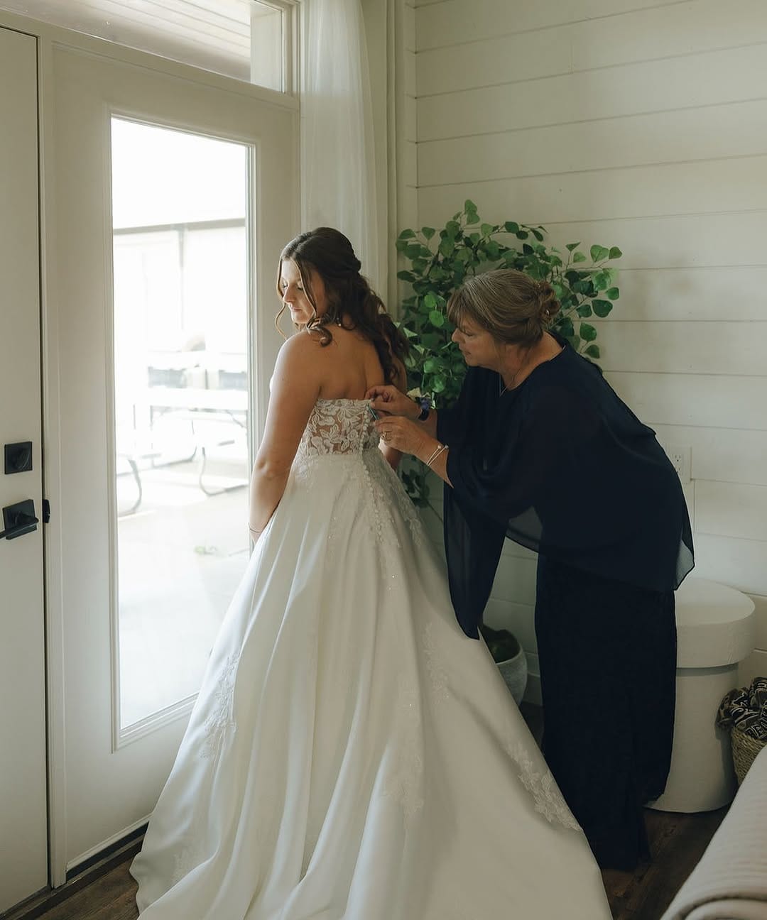 Post 3 by Tailored Events + Co | Illinois Wedding Planner on Instagram (image)