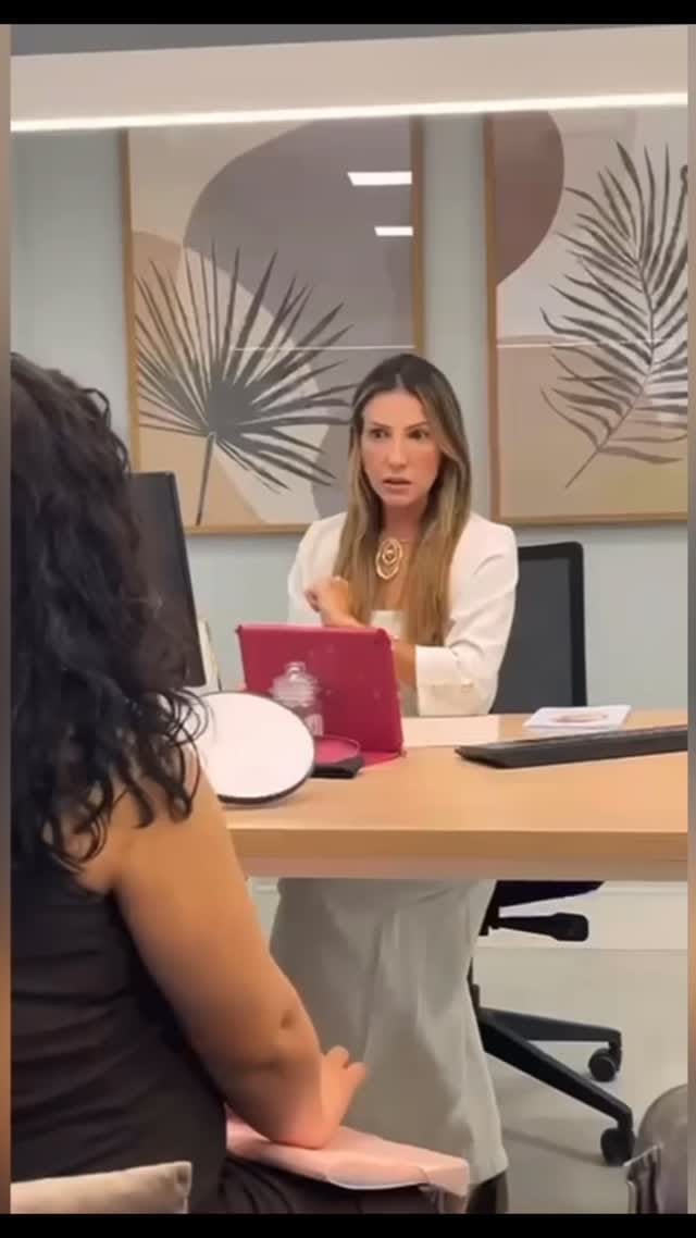 Post 8 by Juliana Fontes on Instagram (video)