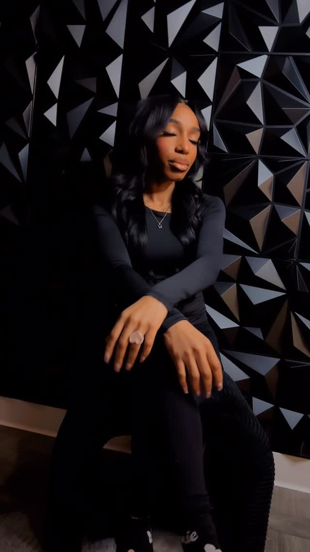 Post 9 by Diamond Banks 💜 on Instagram (video)