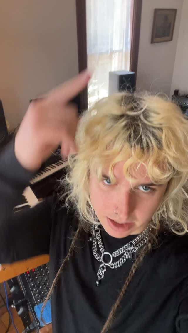 Post 2 by MOTHÉ on Instagram (video)