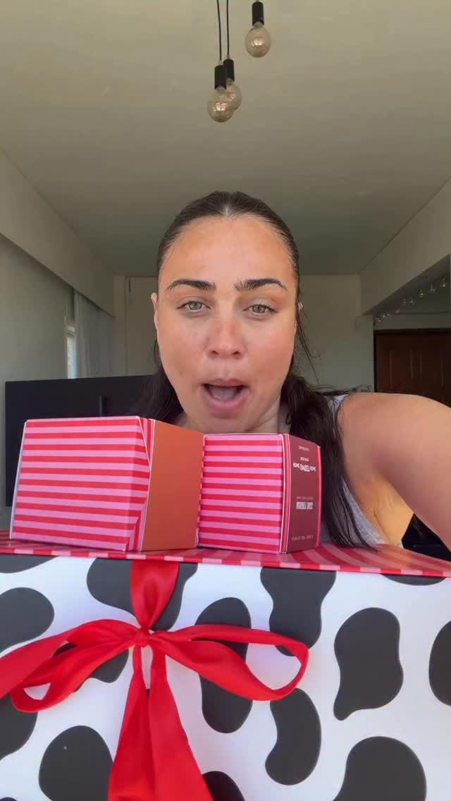 Post 1 by Konnie Metaxa on Instagram (video)