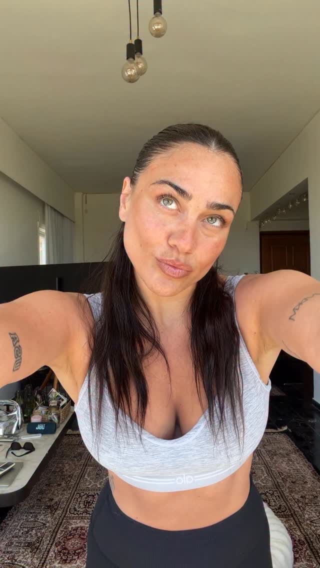 Post 3 by Konnie Metaxa on Instagram (video)