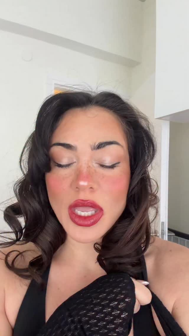 Post 7 by Konnie Metaxa on Instagram (video)