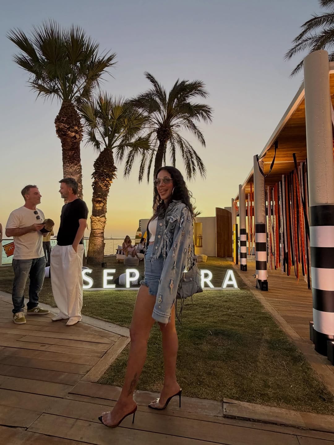 Post 6 by Konnie Metaxa on Instagram (carousel)
