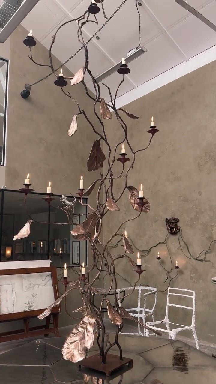 Post 1 by M U R U D É on Instagram (video)
