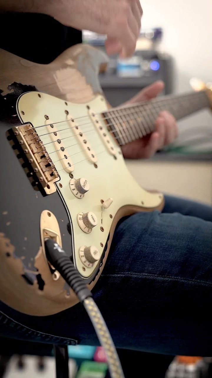 Post 8 by The London Guitarist on Instagram (video)