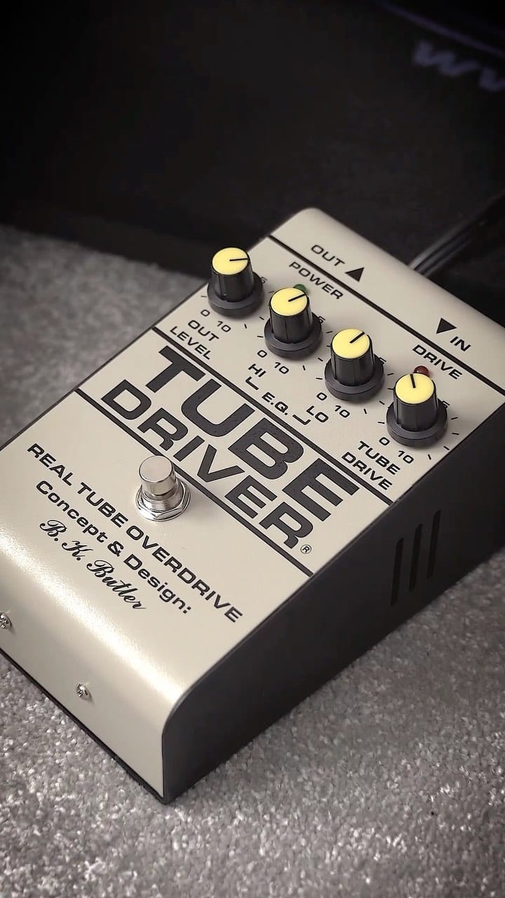 Post 10 by The London Guitarist on Instagram (video)