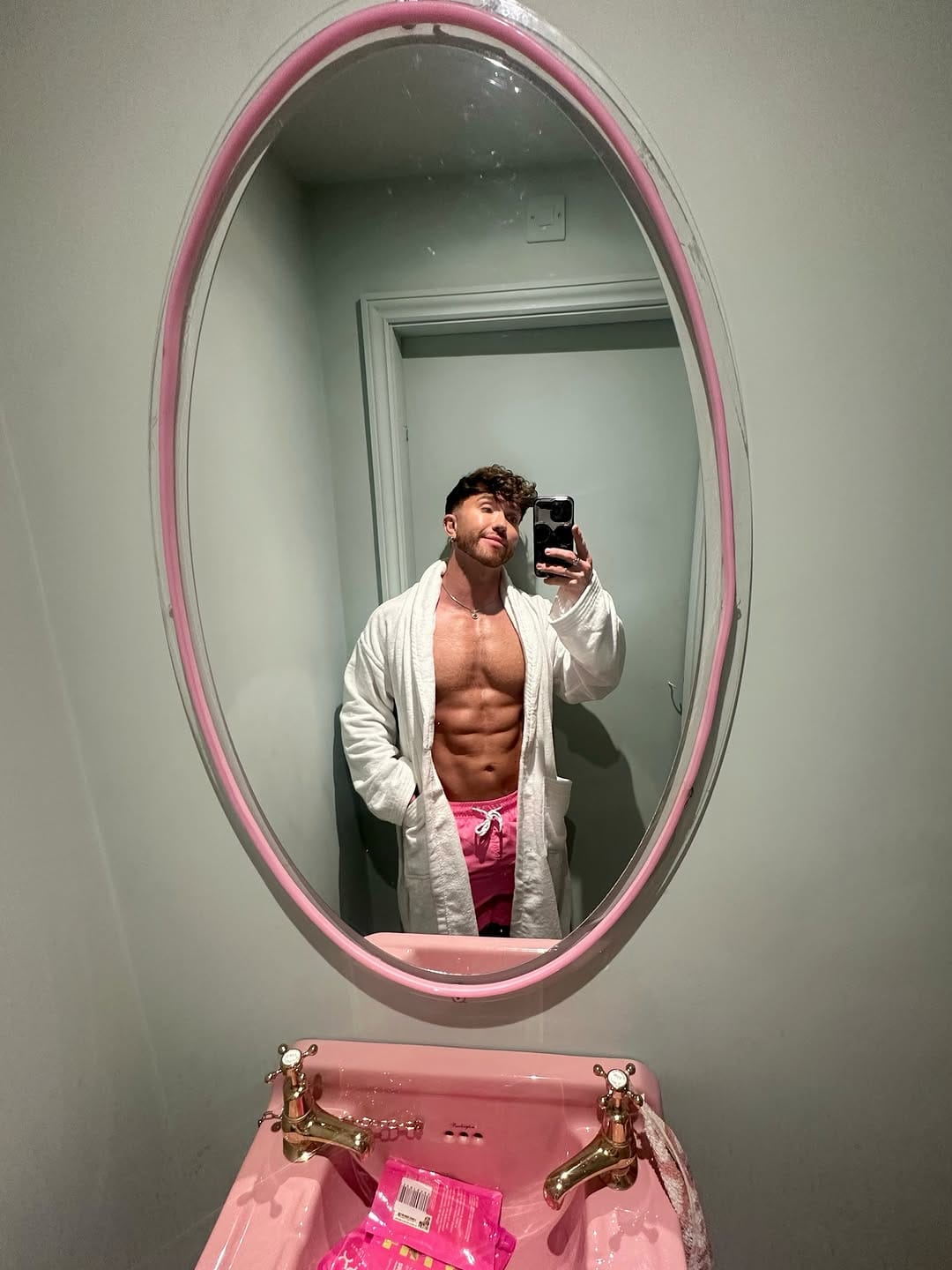 Post 1 by 𝘿𝘼𝙉𝙉𝙔 𝙒𝙄𝙇𝙇𝙄𝘼𝙈𝙎 on Instagram (carousel)