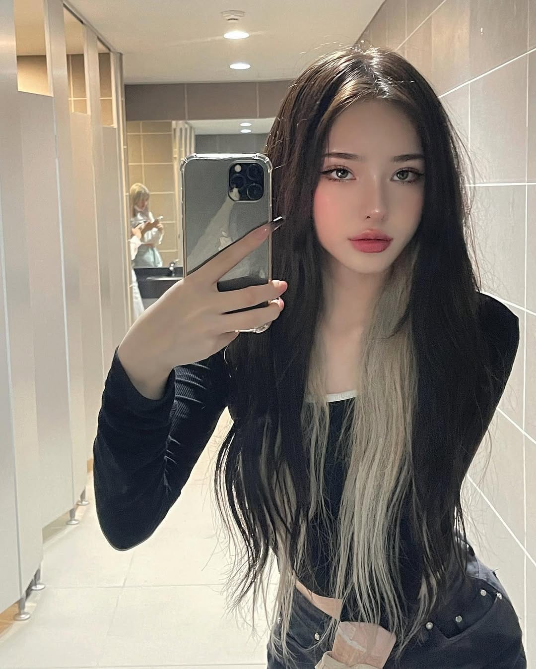Post 10 by 유나 on Instagram (carousel)