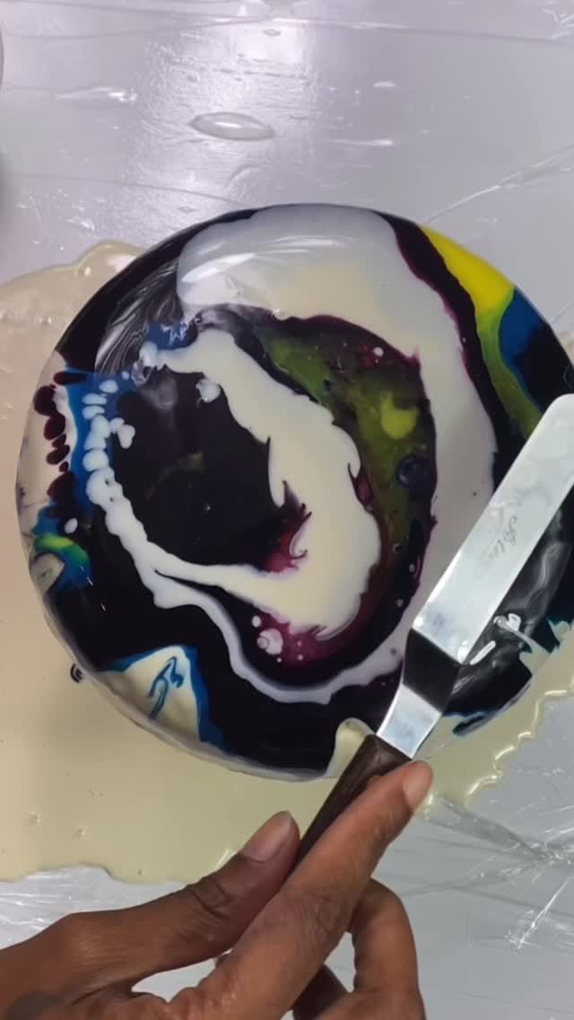 Post 4 by Online Pastry Academy on Instagram (video)