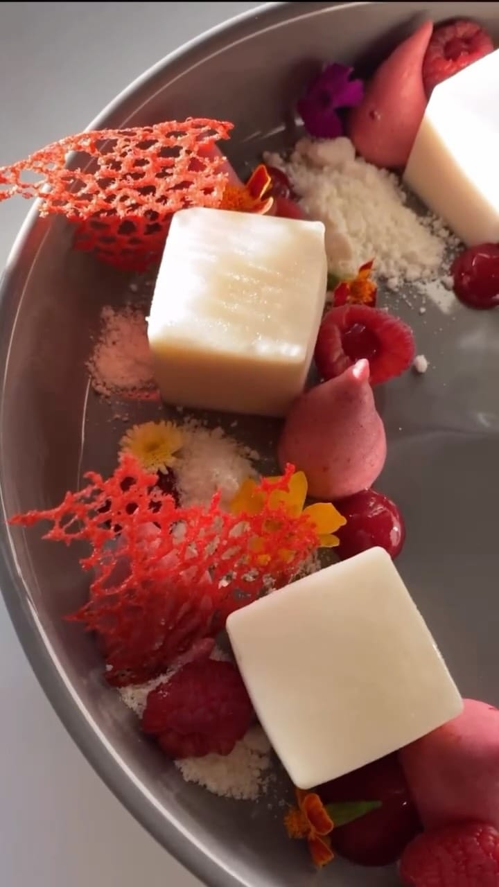 Post 3 by Online Pastry Academy on Instagram (video)