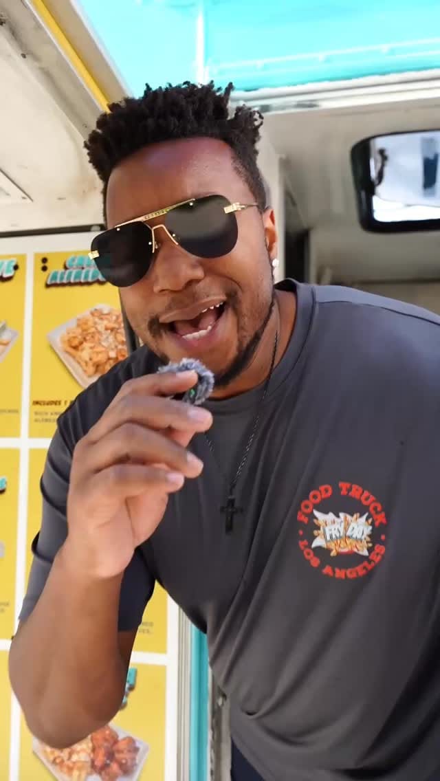 Post 6 by FryDay Food Truck Los Angeles on Instagram (video)
