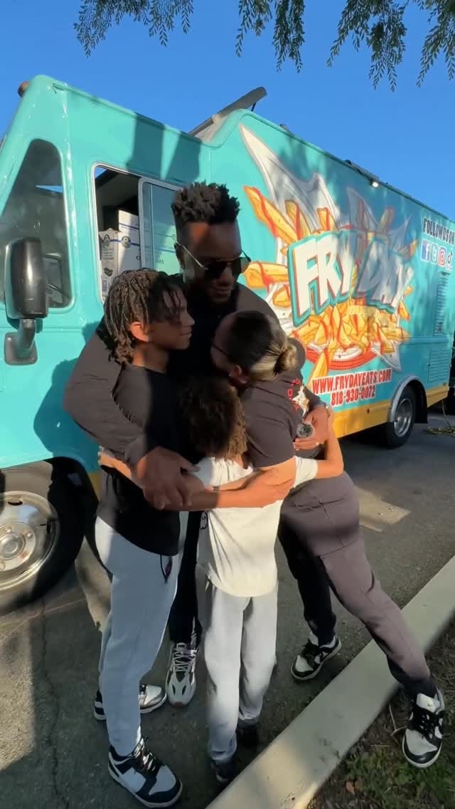 Post 7 by FryDay Food Truck Los Angeles on Instagram (video)