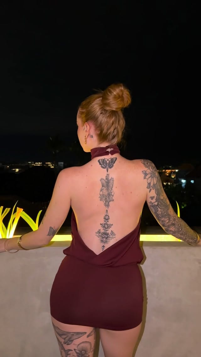 Post 4 by Rebecca Adams on Instagram (video)