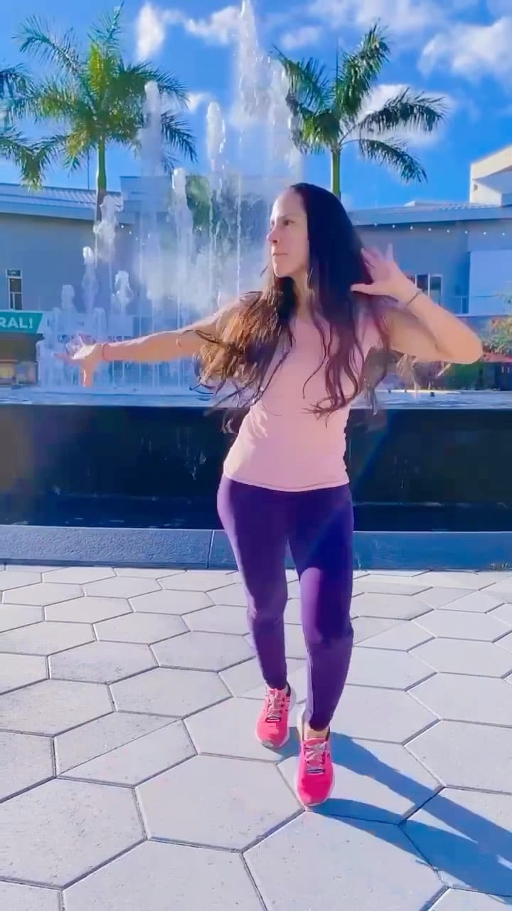 Post 10 by Danza Club - 𝒃𝒂𝒊𝒍𝒂 𝒚 𝒅𝒊𝒔𝒇𝒓𝒖𝒕𝒂! on Instagram (video)