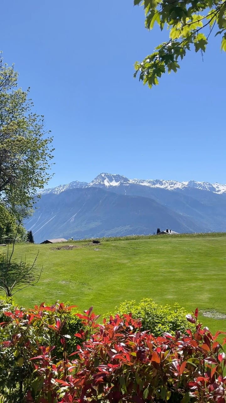 Post 1 by Les Roches Switzerland on Instagram (video)