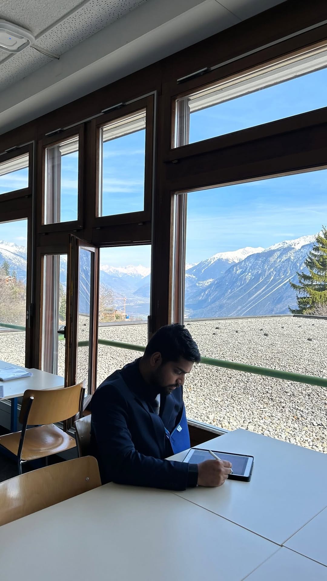 Post 3 by Les Roches Switzerland on Instagram (video)