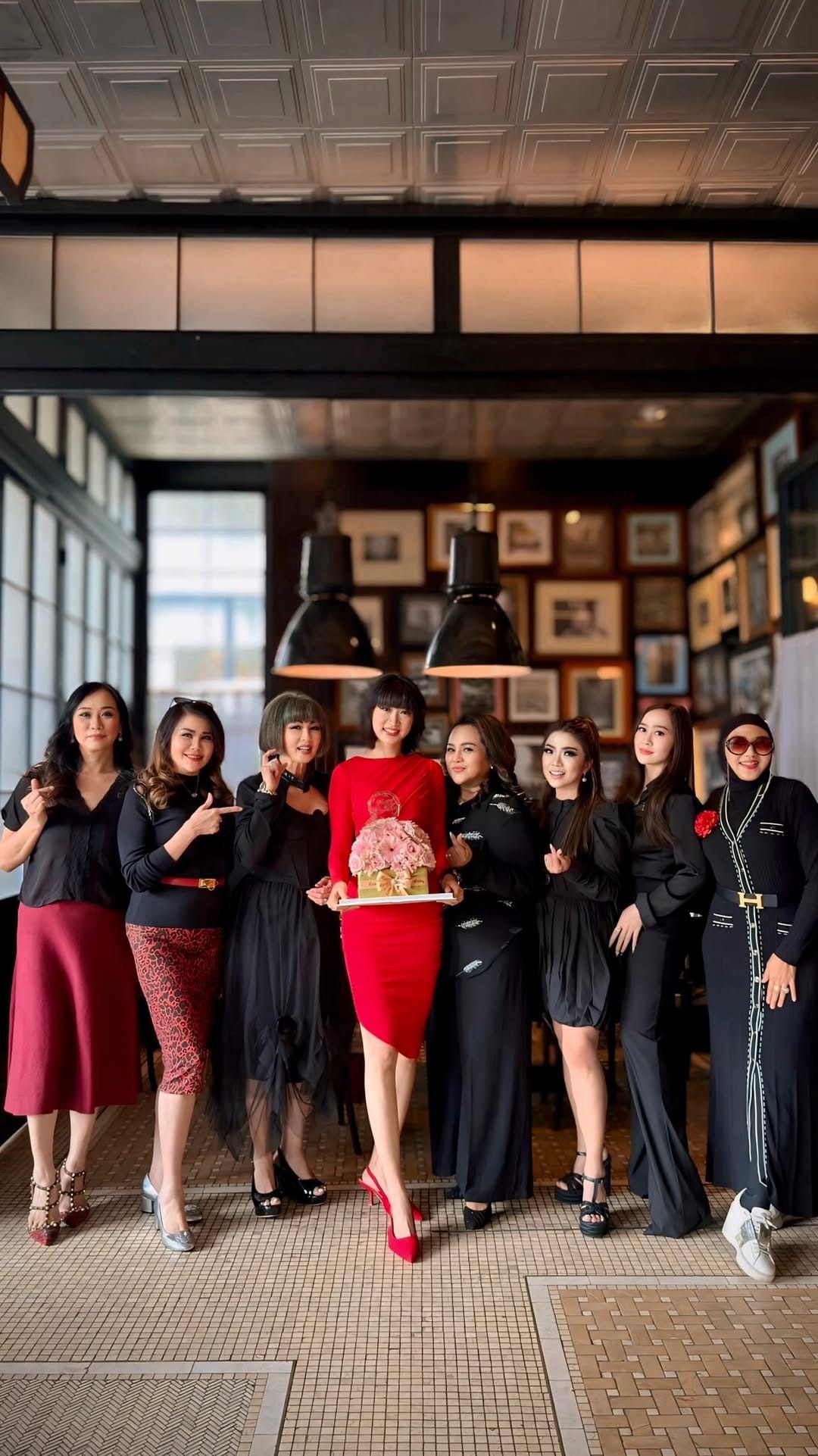 Post 3 by Ineke Yusuf, drg on Instagram (video)