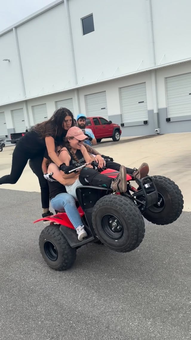 Post 8 by 𝒯𝒶𝓂𝓅𝒶 𝒮𝓉𝓊𝓃𝓉 𝒬𝓊𝑒𝑒𝓃𝓈 on Instagram (video)