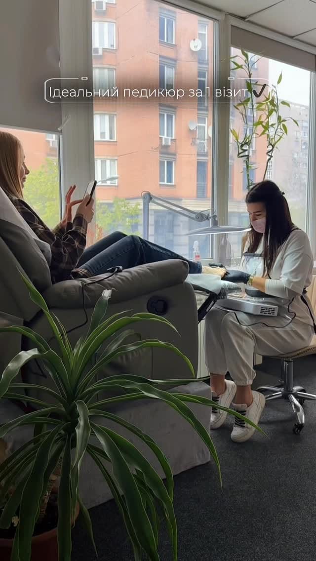 Post 4 by 🇺🇦Манікюр Київ нарощування дизайни on Instagram (video)