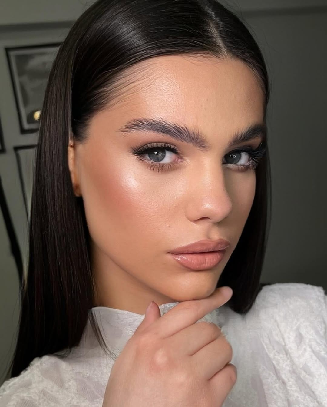 Post 10 by Jenny Thomaidou Makeup Artist on Instagram (image)
