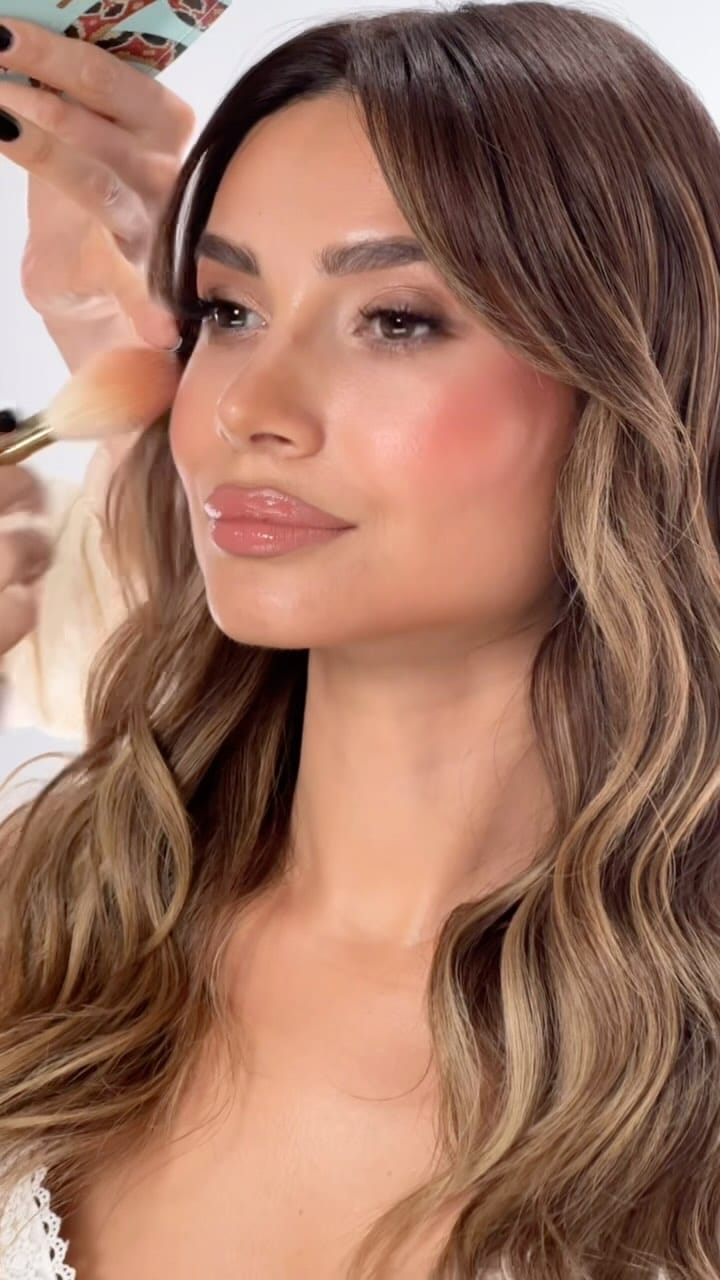 Post 9 by Jenny Thomaidou Makeup Artist on Instagram (video)