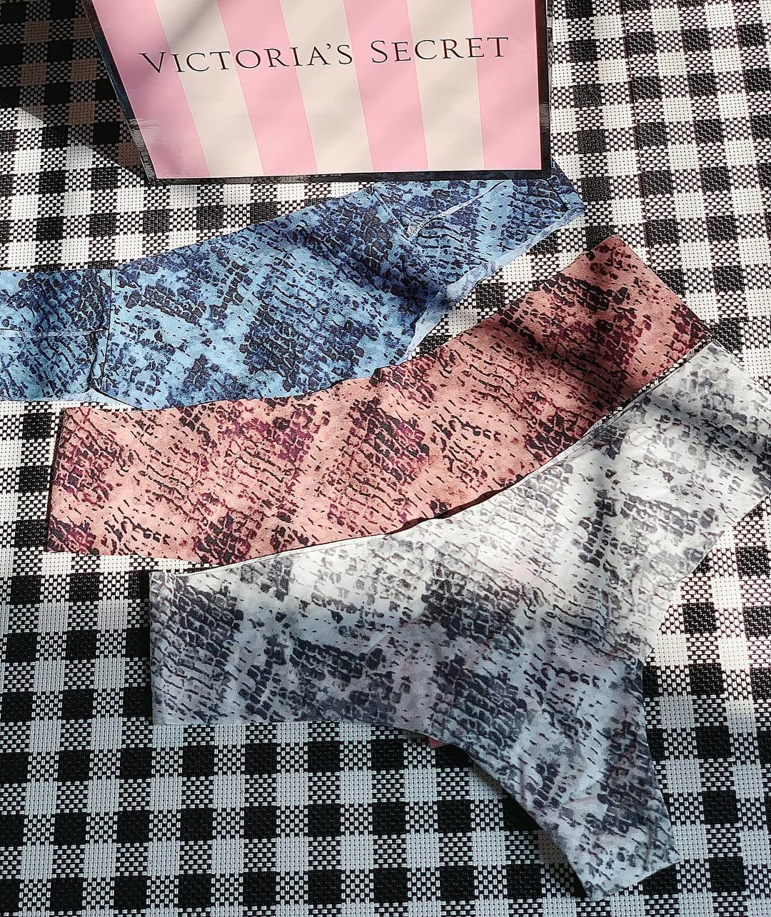 Post 10 by Sisters’_shop on Instagram (image)