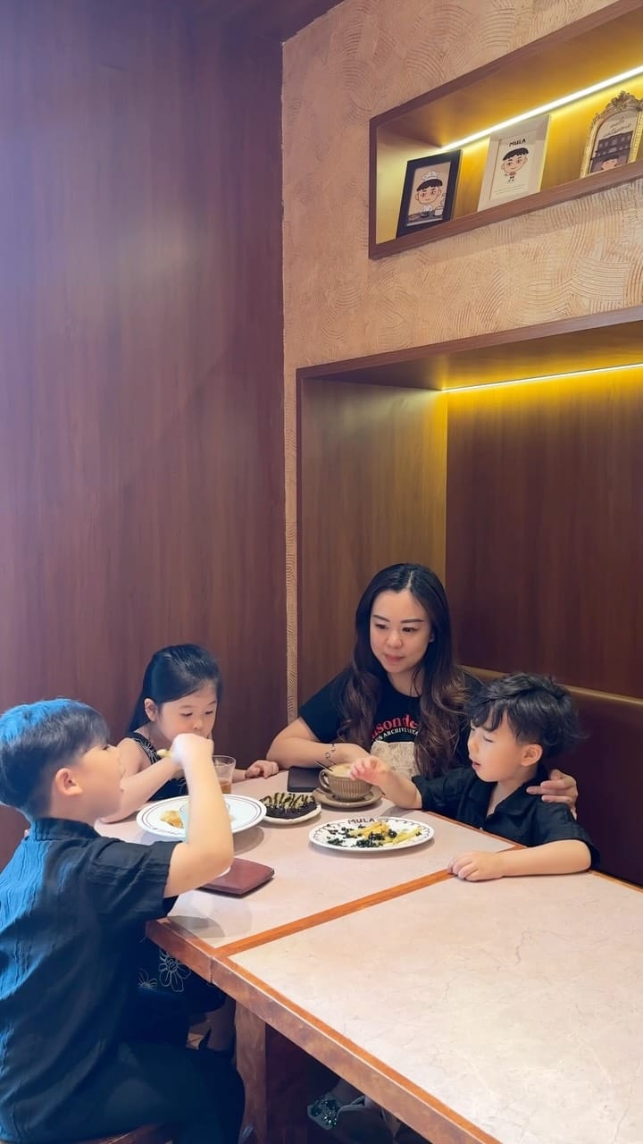 Post 3 by Juni Yuliana on Instagram (video)