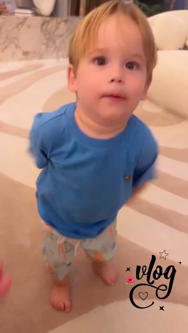 Post 2 by 𝓥𝓵𝓸𝓰 𝓭𝓪 𝓕𝓵𝓸𝓯𝓵𝓸 on Instagram (video)