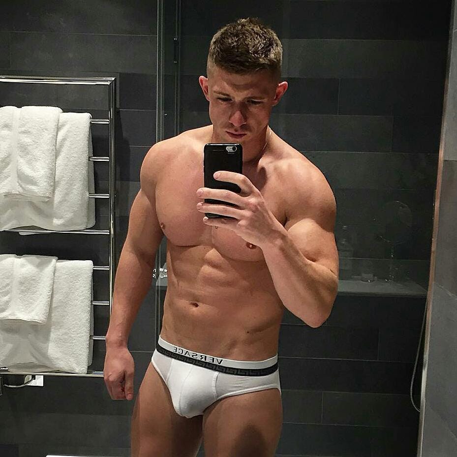 Post 7 by 👑 Josh | Hot Guys on Instagram (image)