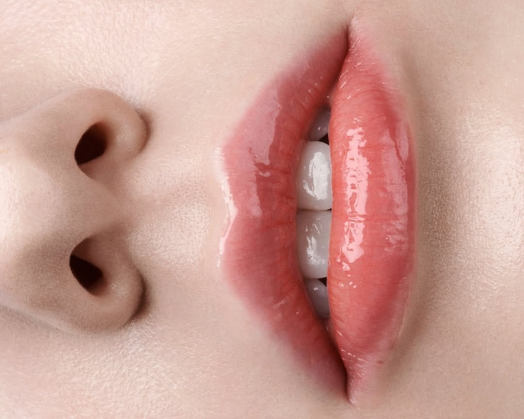 Post 7 by Victoria Bond - Makeup Artist on Instagram (image)
