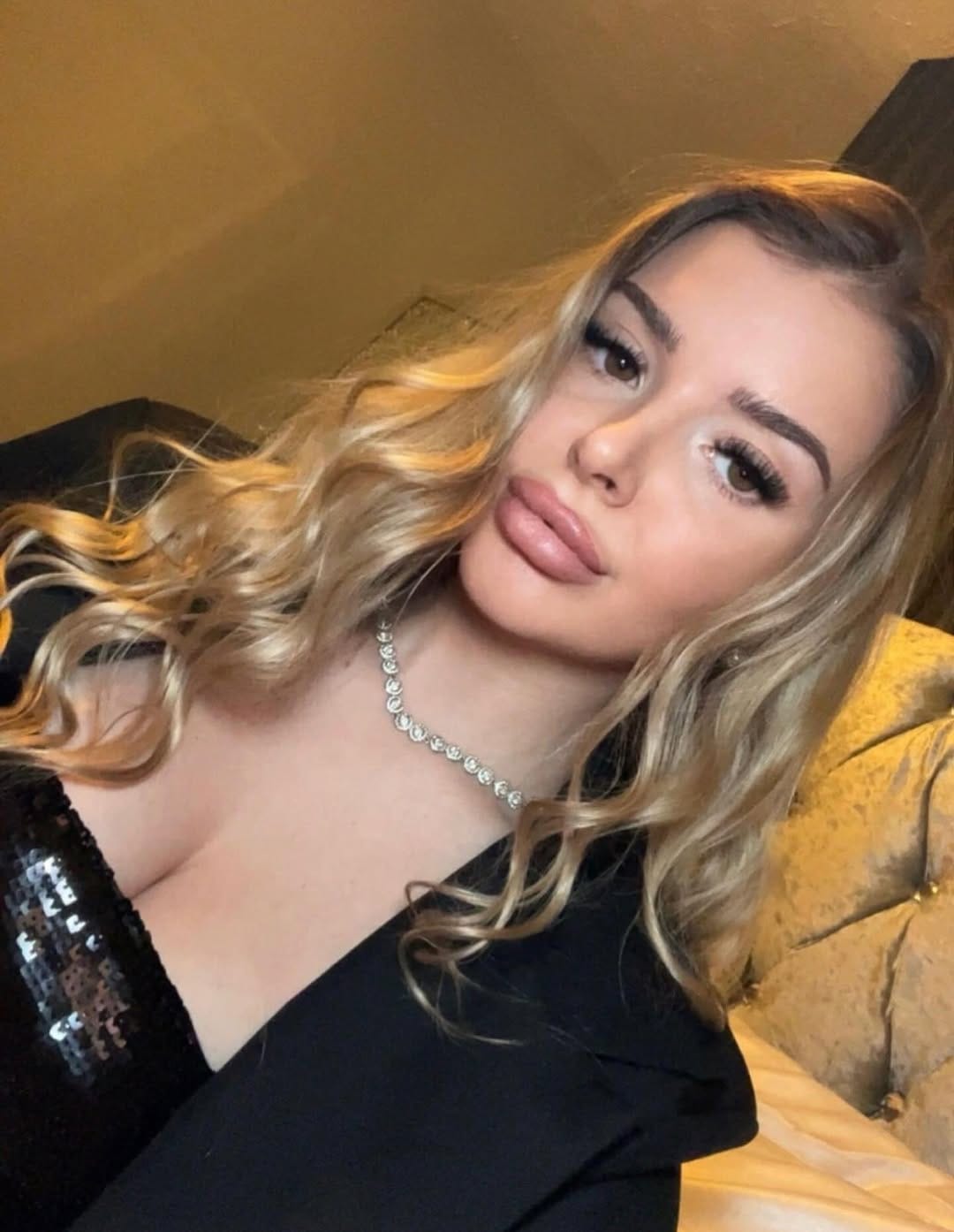 Post 4 by 𝓥𝓲𝓬𝓽𝓸𝓻𝓲𝓪 💋✨ on Instagram (image)