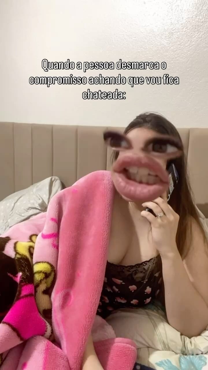 Post 1 by Victória  Queiroz on Instagram (video)