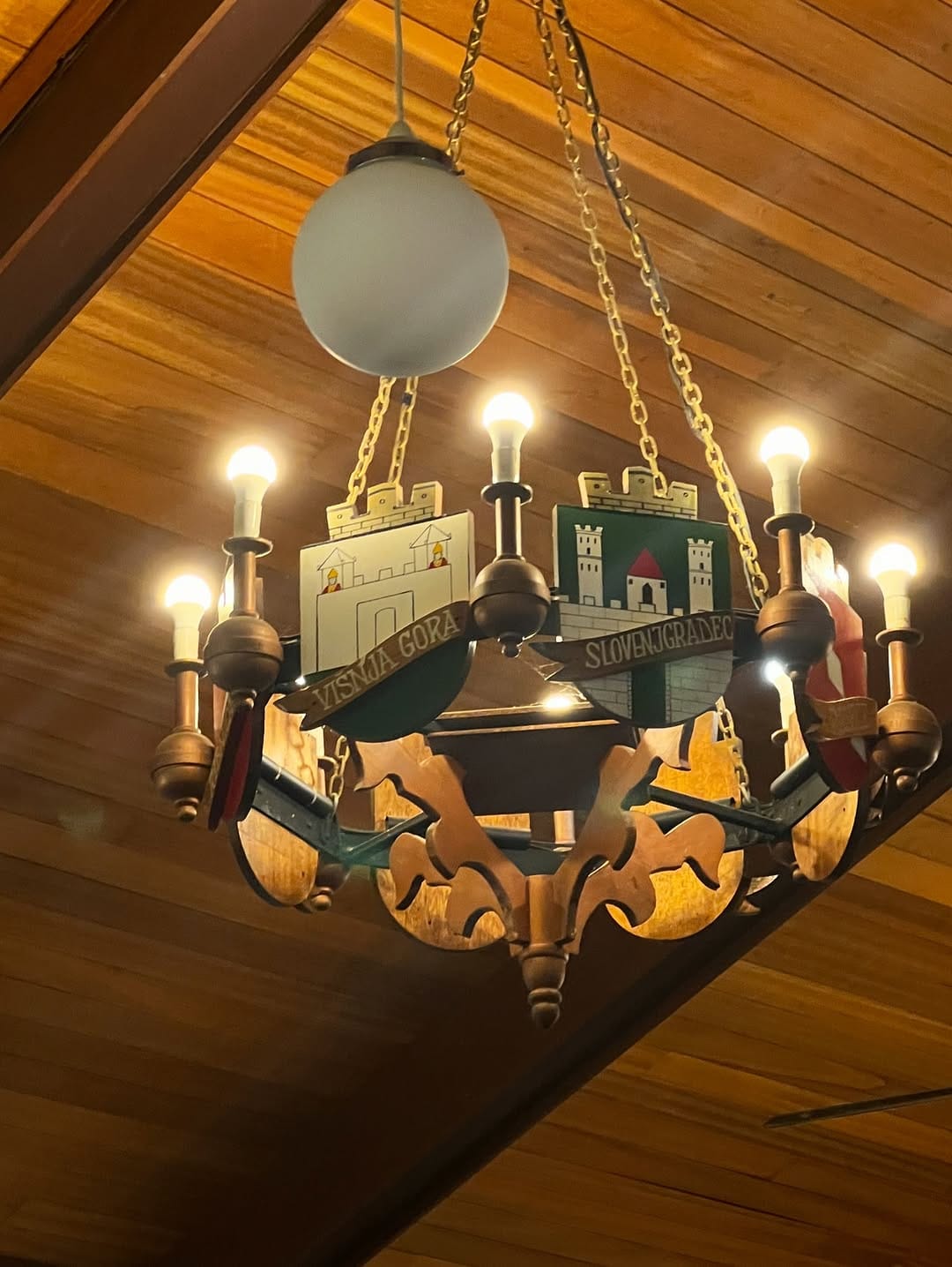 Post 8 by Gloria Jus on Instagram (carousel)