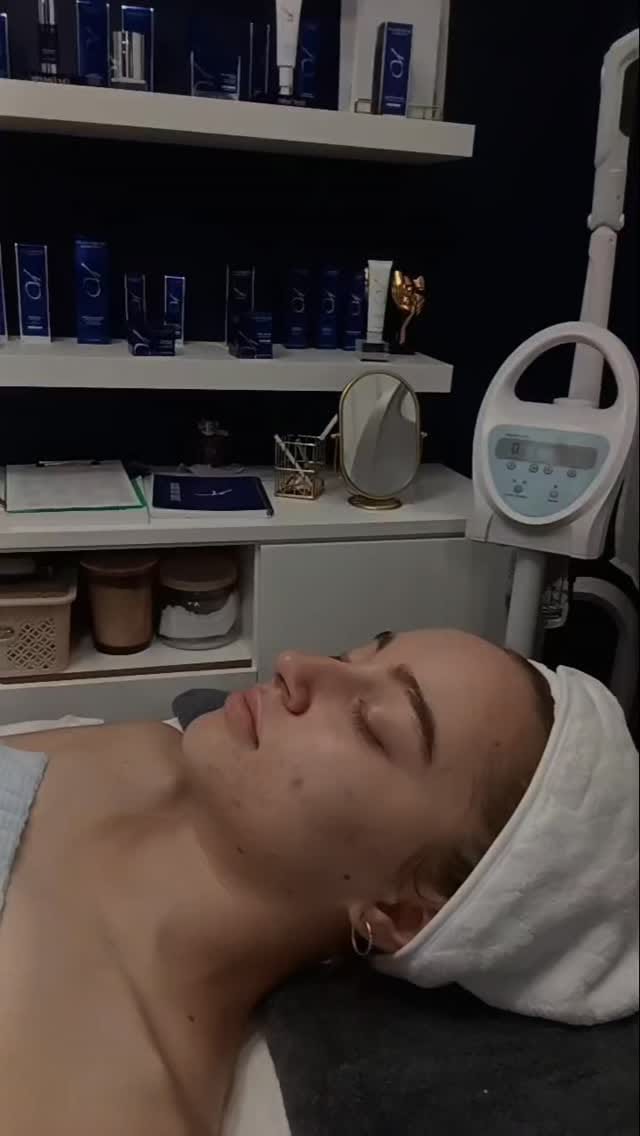 Post 1 by LA LUNA ESTHETICS on Instagram (video)
