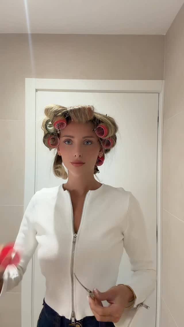 Post 7 by HAIR BEAUTY BY V on Instagram (video)