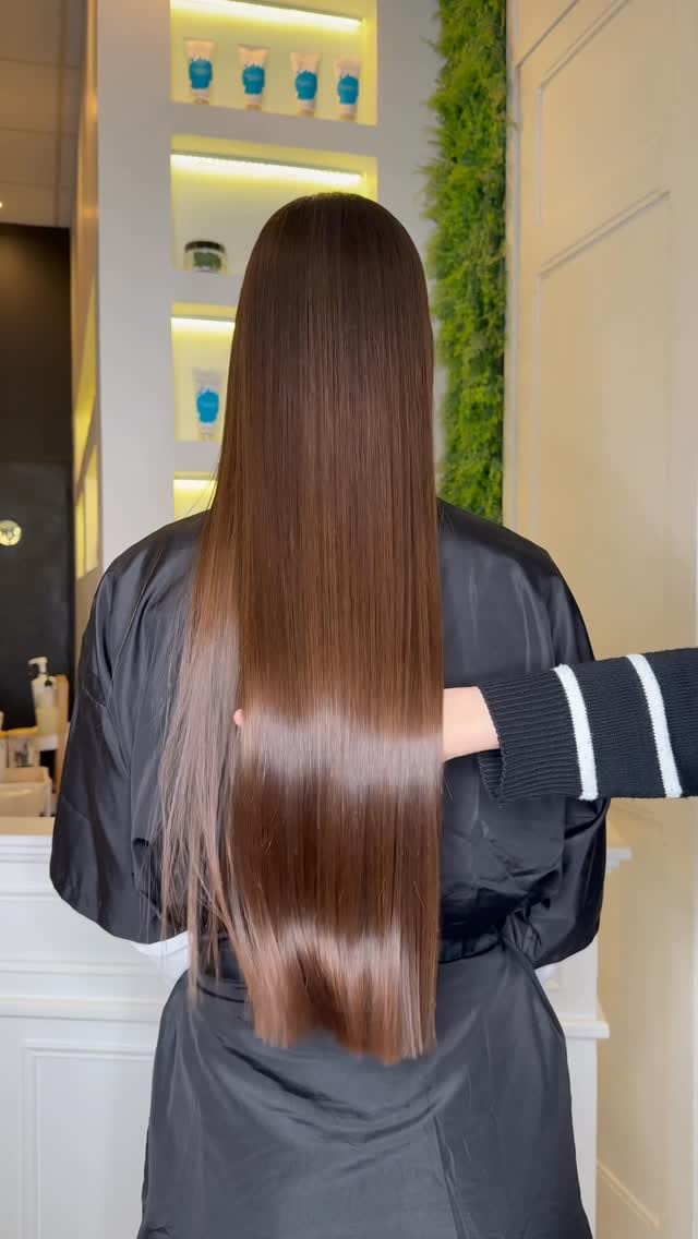 Post 5 by HAIR BEAUTY BY V on Instagram (video)