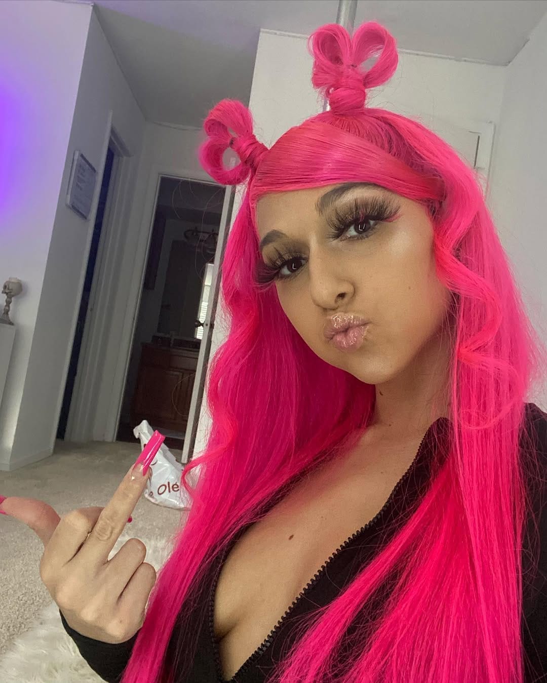 Post 10 by 𝐕𝐢𝐜𝐭𝐨𝐫𝐢𝐚 𝐕𝐞𝐥𝐞𝐳 💕⭐️🐐 on Instagram (carousel)