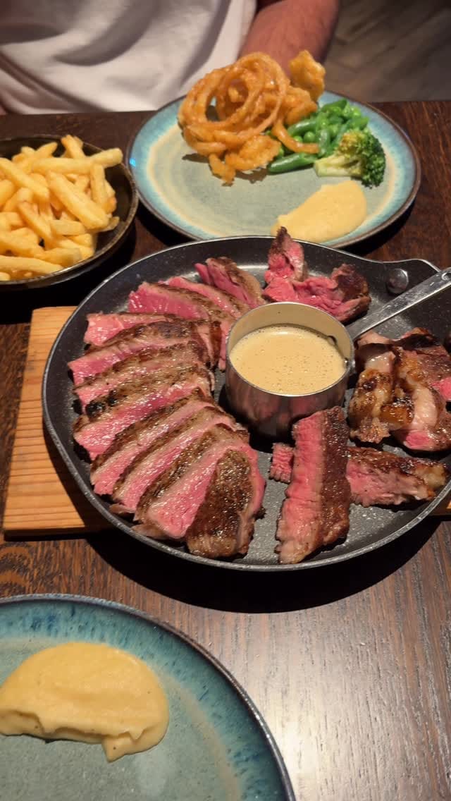 Post 7 by OXFORDSHIRE FOODIES on Instagram (video)