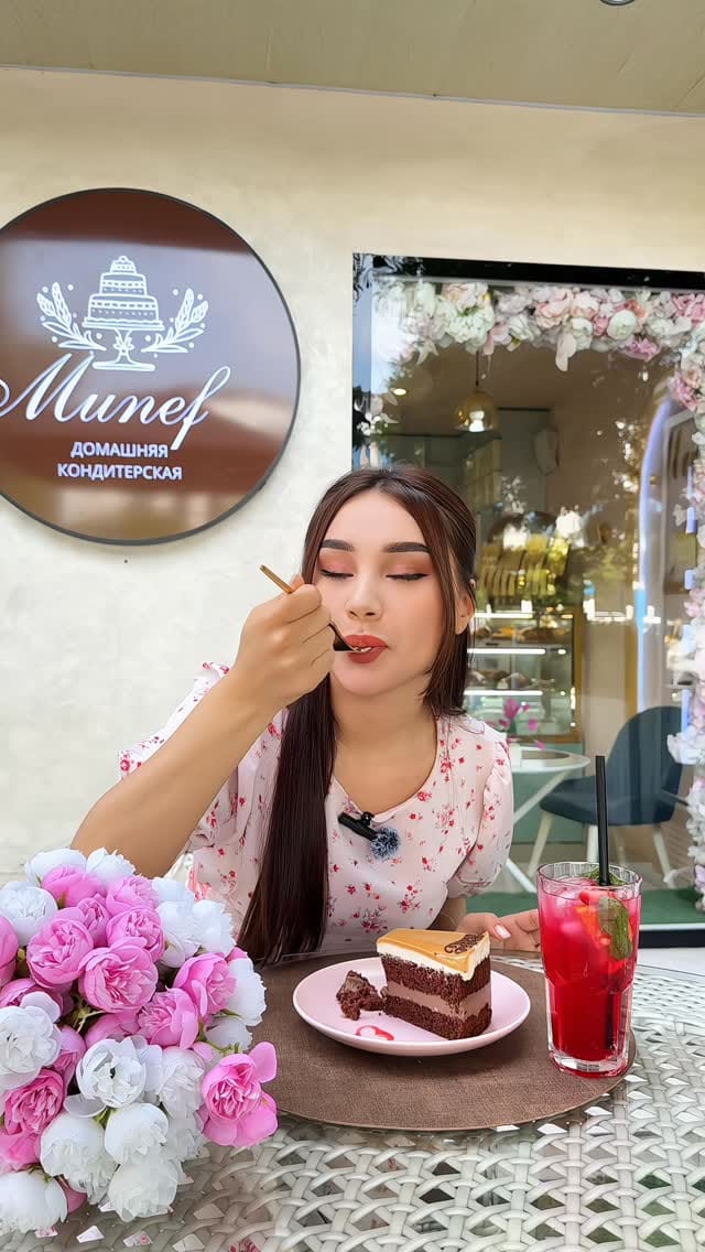 Post 5 by MuNeF Cake🧁 on Instagram (video)