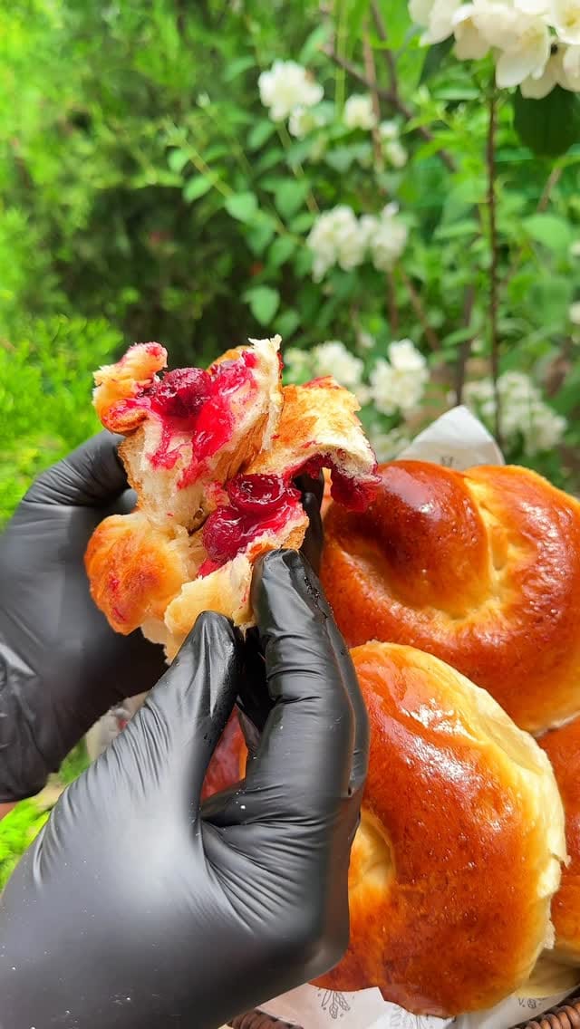 Post 6 by MuNeF Cake🧁 on Instagram (video)