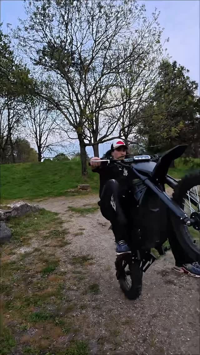 Post 10 by Cow-boy de la STREET 🤠 on Instagram (video)