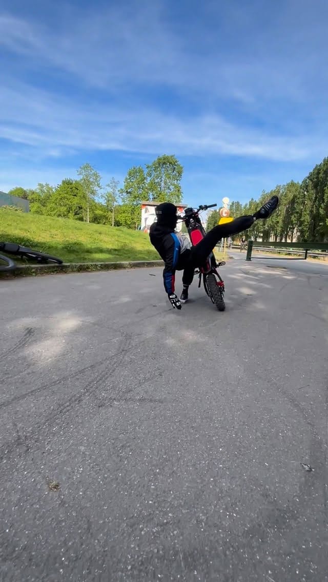 Post 4 by Cow-boy de la STREET 🤠 on Instagram (video)