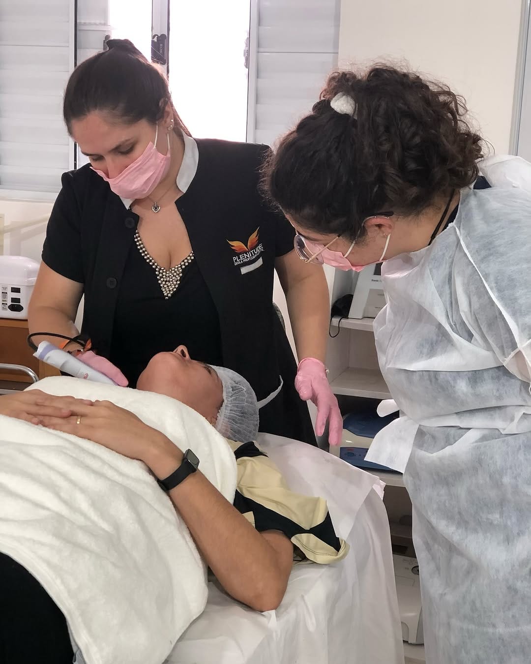 Post 9 by Escola Plenitude | Cursos de Estética e Beleza - presenciais on Instagram (carousel)