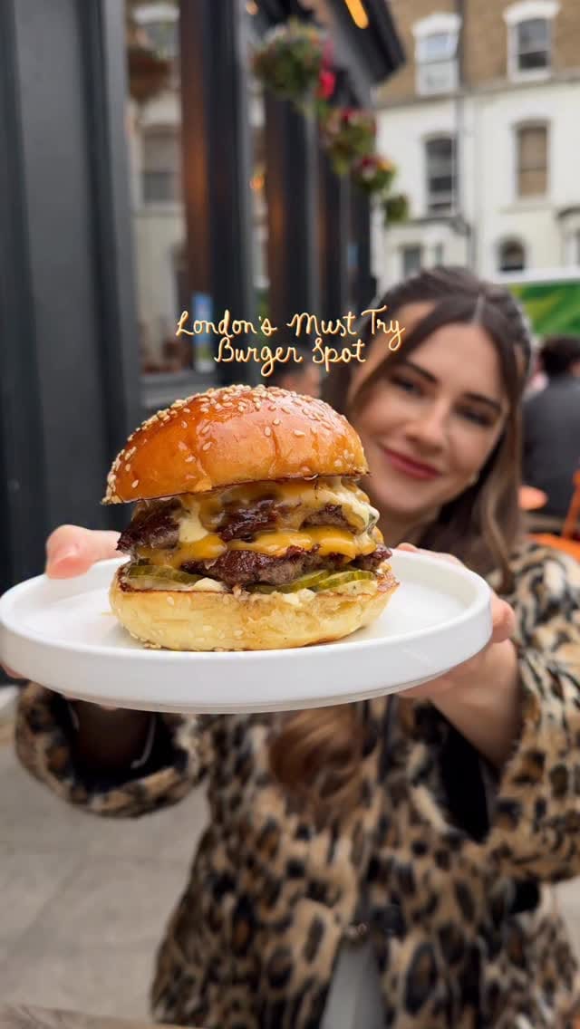 Post 9 by E V I E. E A T S. O U T🐽 on Instagram (video)
