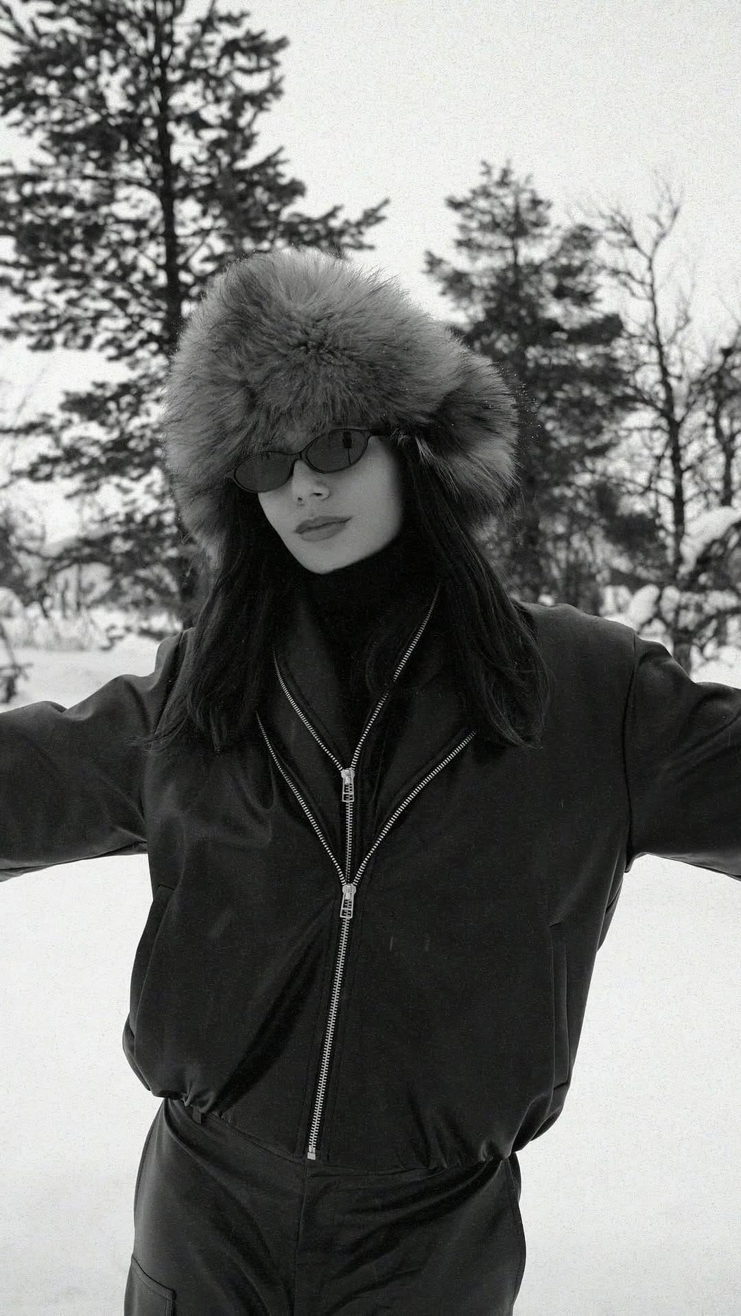 Post 4 by V I C T O R I A on Instagram (video)