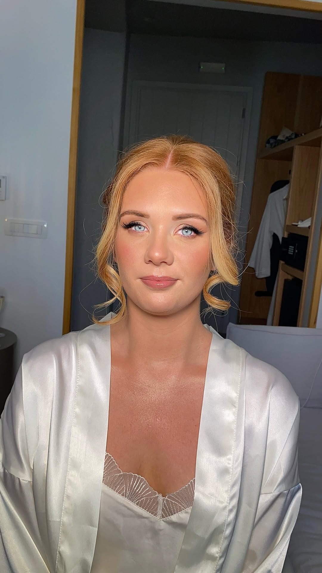 Post 7 by Mina_Drosou PRO MUA🌼 on Instagram (video)