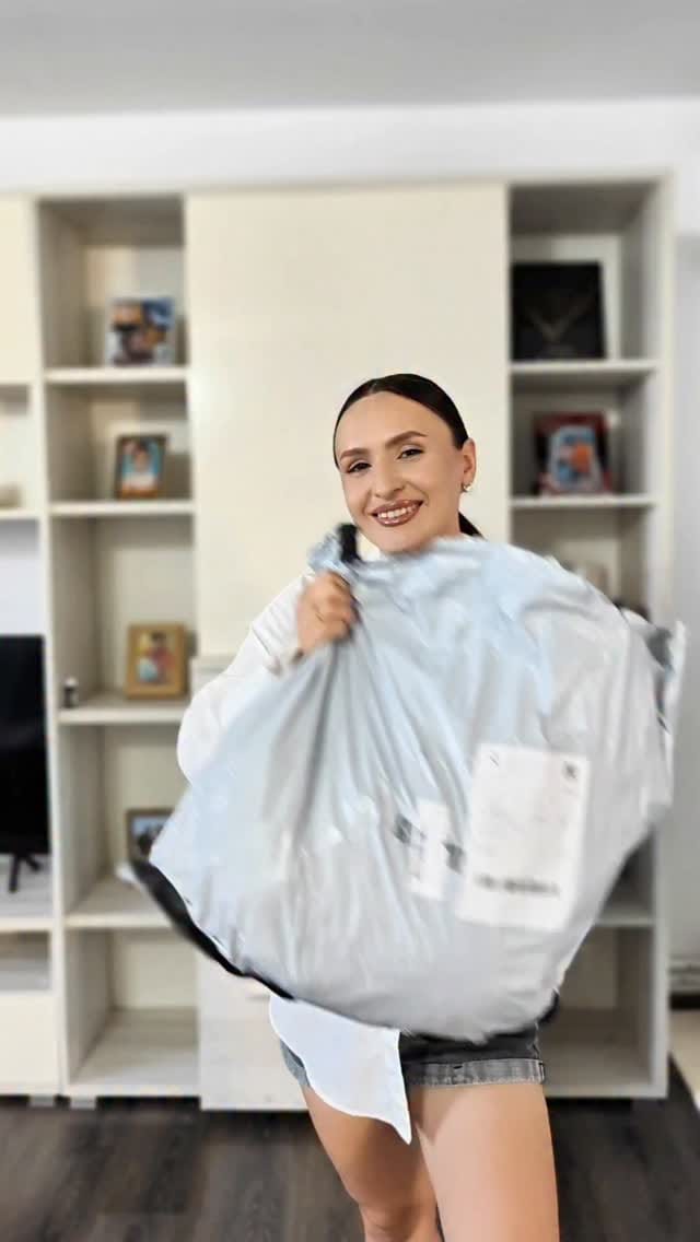 Post 2 by Victoria on Instagram (video)